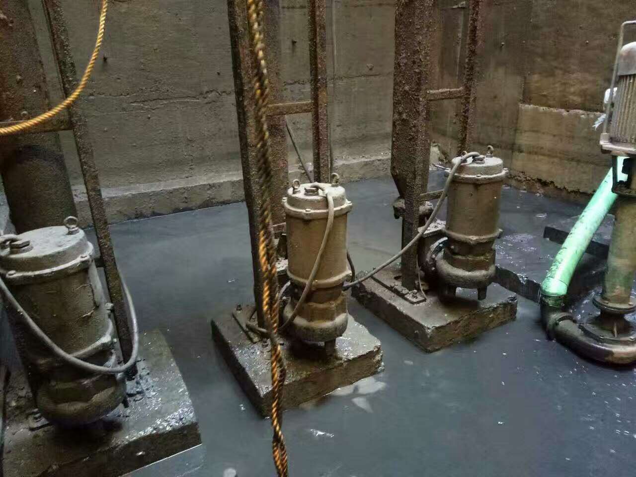 碧江污水池清理